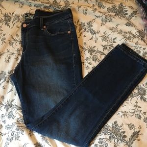 Old Navy Flirt Skinny Jeans
